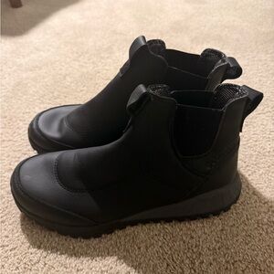 Columbia Men's Black Ankle Boots Fairbanks Chelsea slip on NEW discontinued